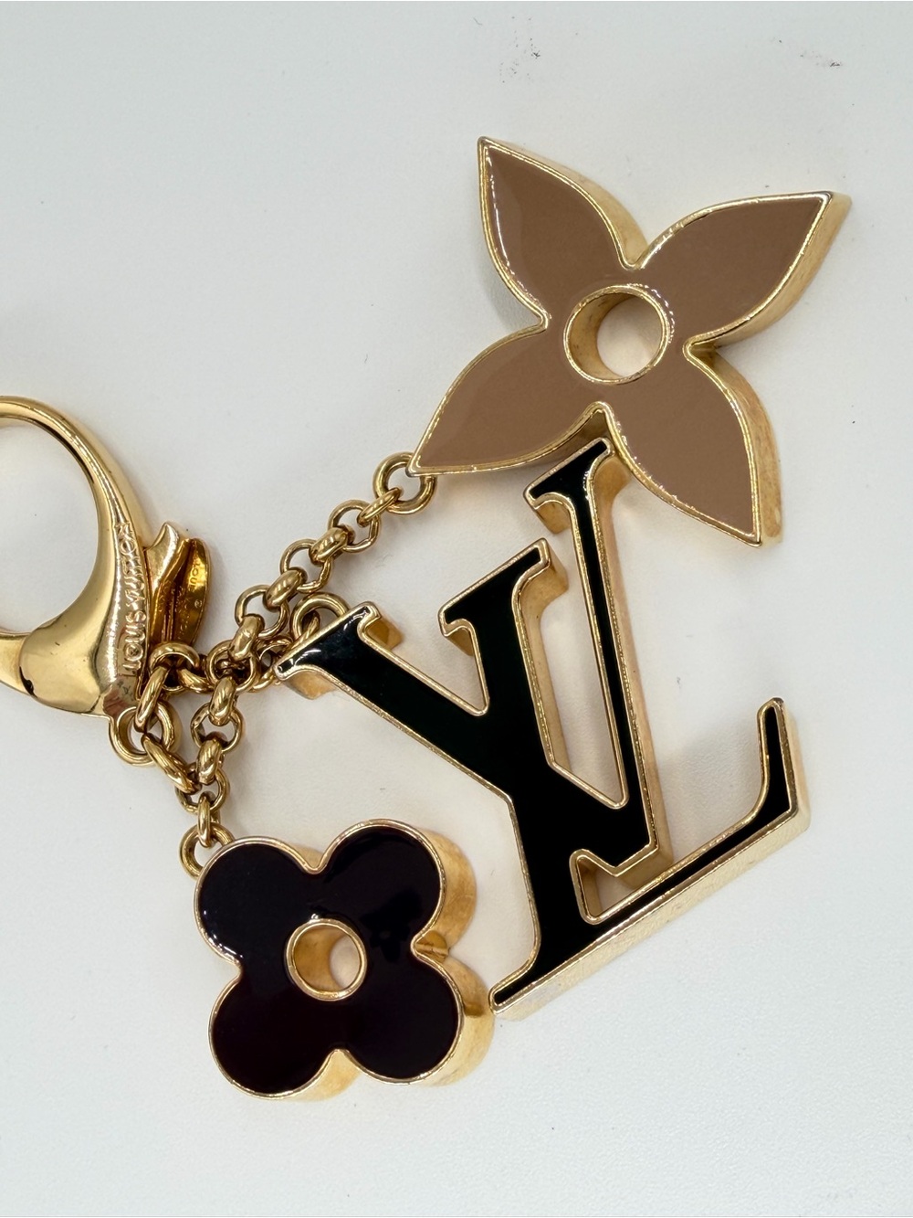 Louis Vuitton Fleur De Monogram Bag Charm
W/Authenticate First COA - Picture 8 of 11
